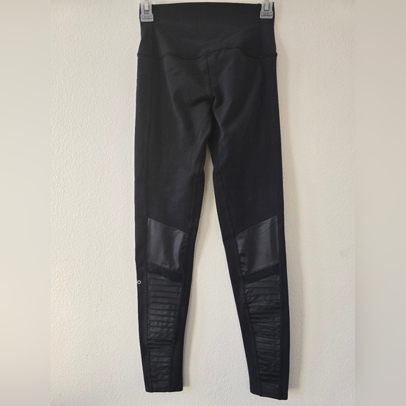 ALO Yoga Black Leggings with Textured Panels - Picture 4 of 10